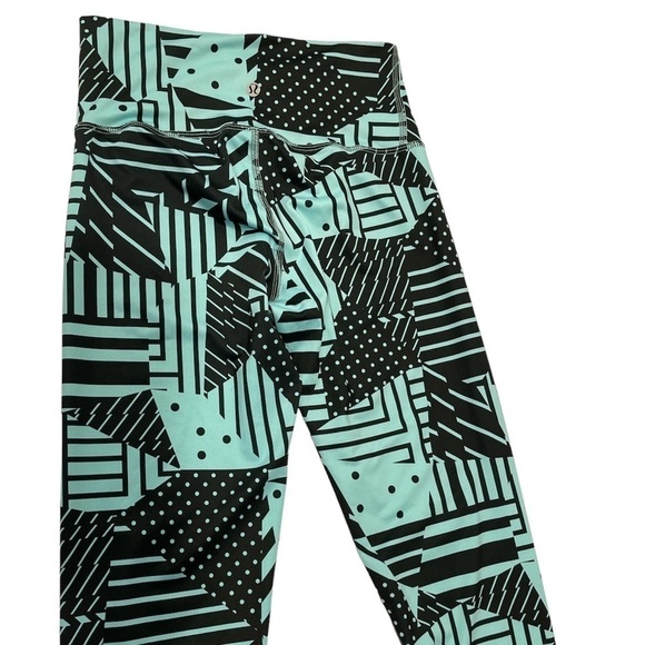 Lululemon pattern legging size 8 - Picture 4 of 4
